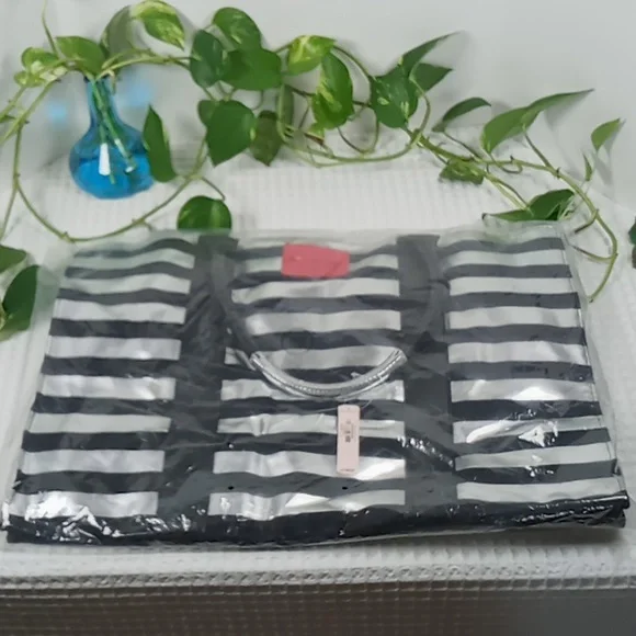 NWT Victoria's Secret Large Black/Silver Metallic Striped Tote Bag - Picture 10 of 10